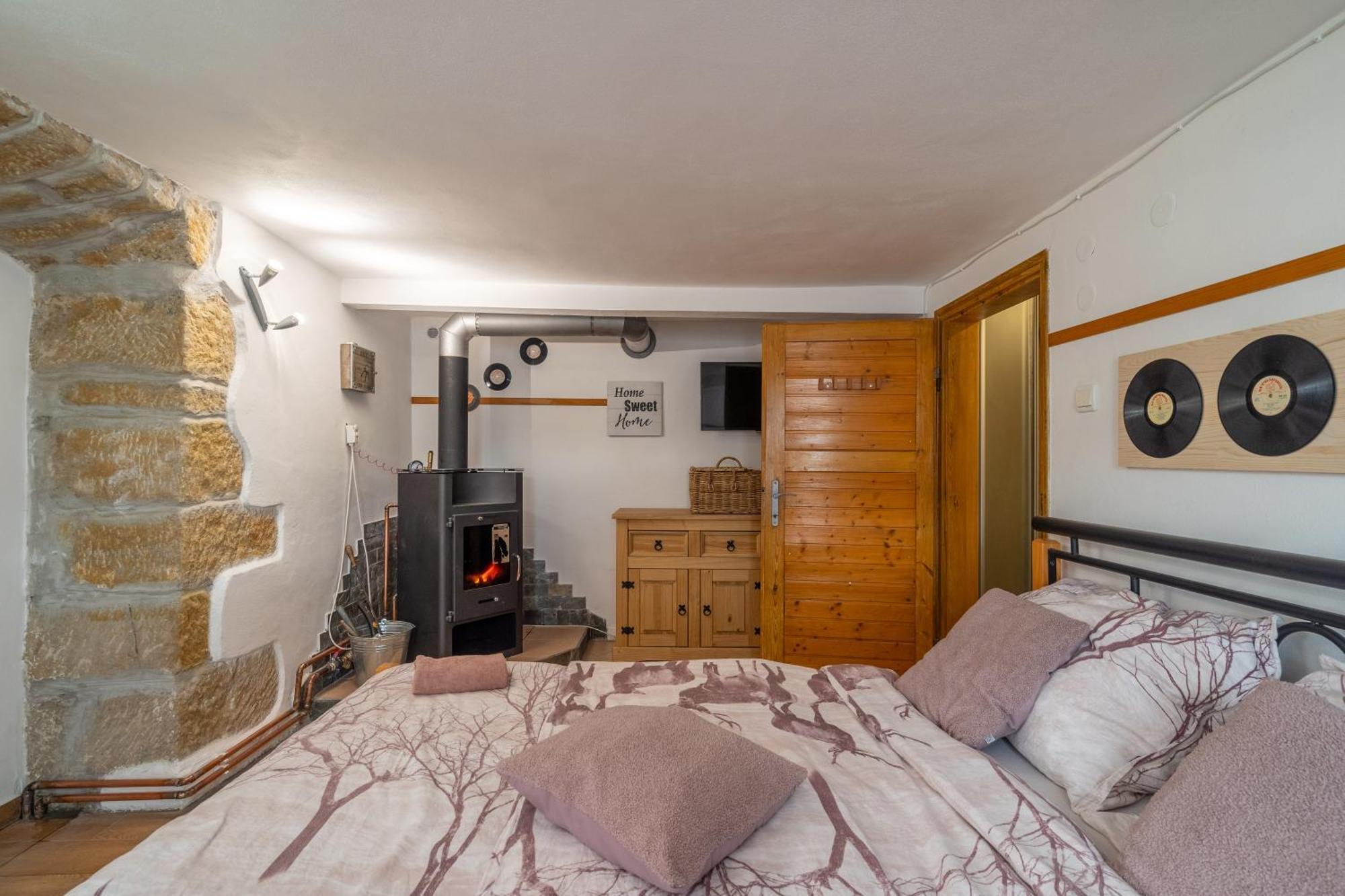 apartmán Karin Rovensko pod Troskami Exterior foto