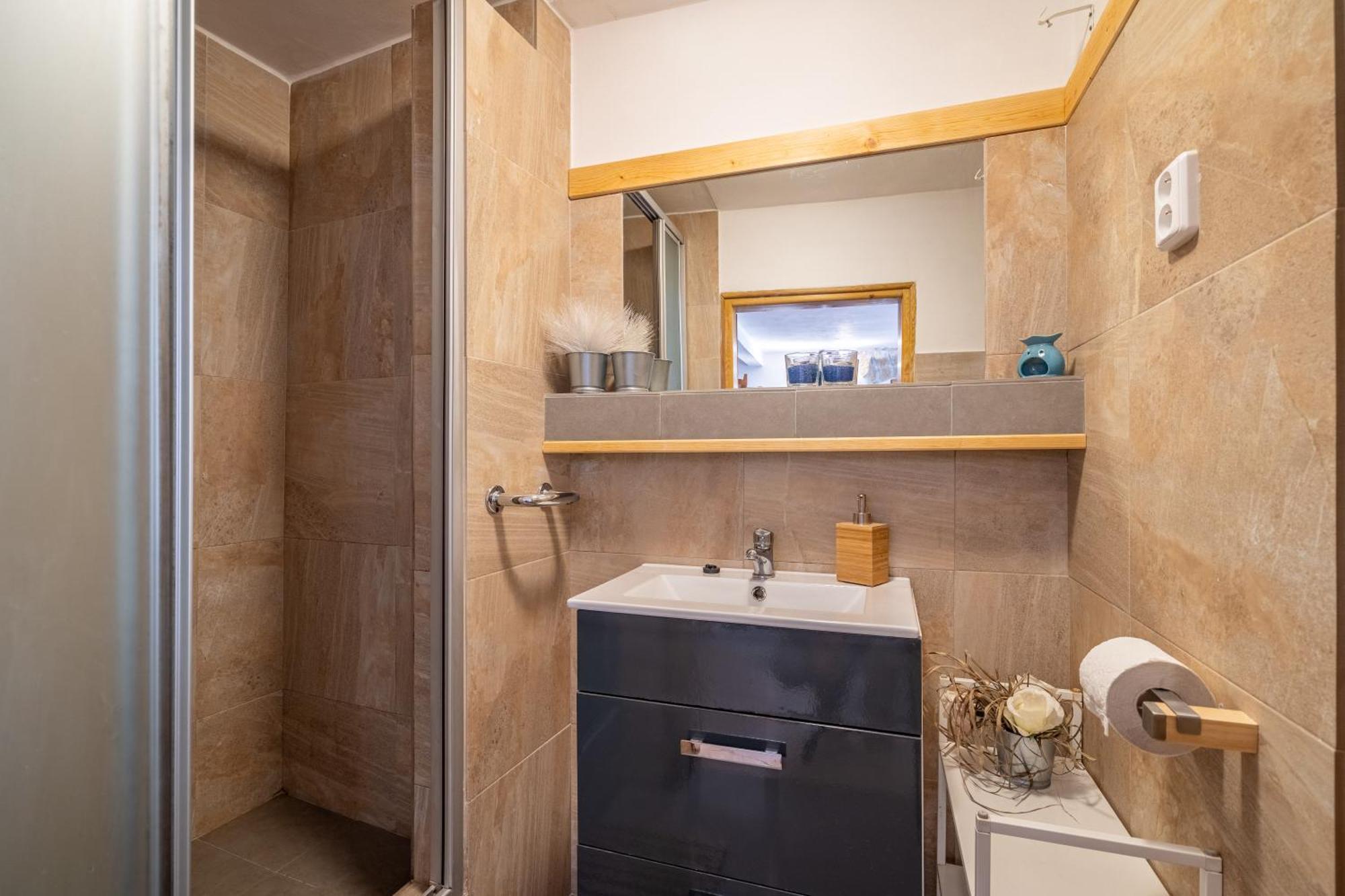 apartmán Karin Rovensko pod Troskami Exterior foto